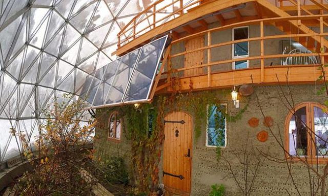 cob-house-geodesic-dome-3-640x383